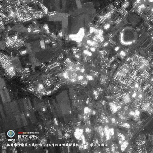 福衛五號衛星空拍照,閃光亮亮的是卷雲